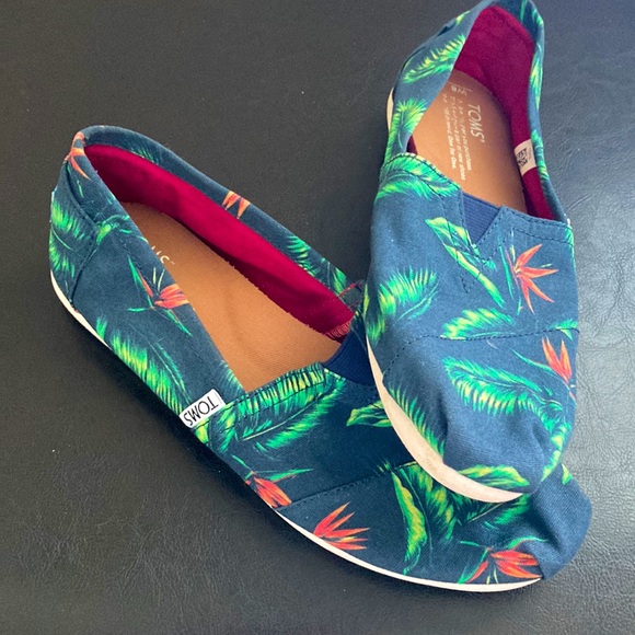 Tom’s Birds of Paradise Slip Ons - Picture 7 of 7